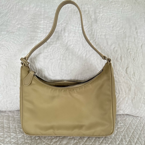 Prada re-edition 2005 nylon bag - Picture 5 of 8